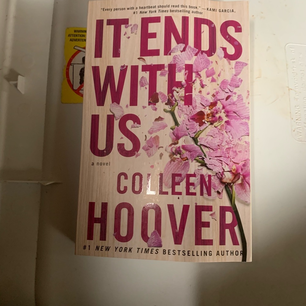 It Ends With Us by Colleen Hoover - Paperback
